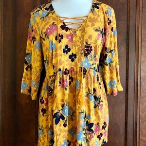 Terra and Sky floral peasant top. NWT.